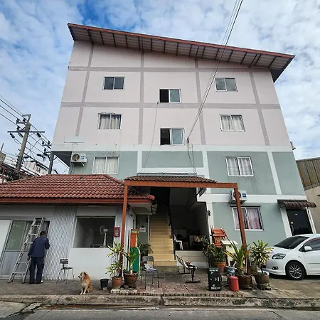 Freesia Bangphi Guest House